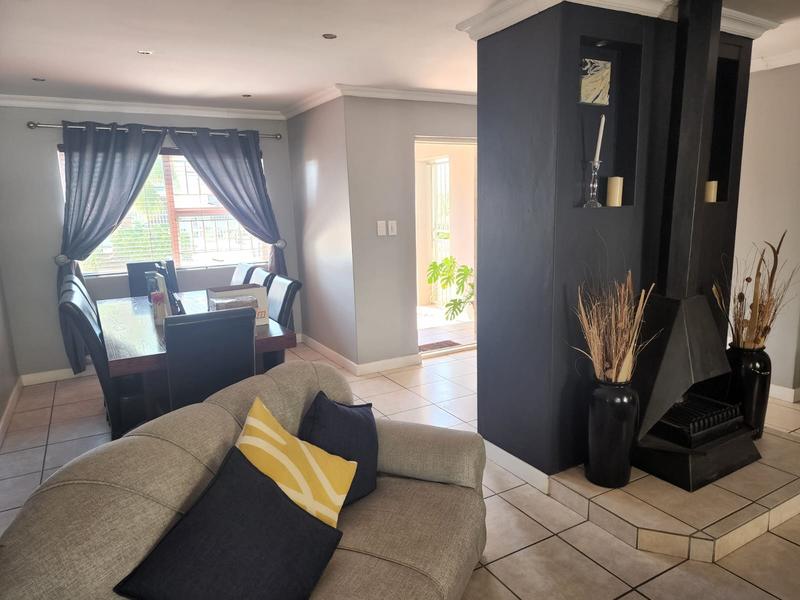 4 Bedroom Property for Sale in Panorama Western Cape